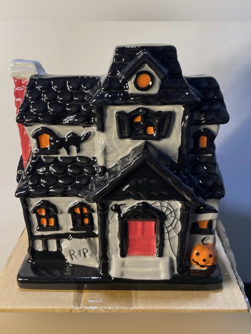 2024 Yankee Candle Halloween Haunted House Candle Holder NIB